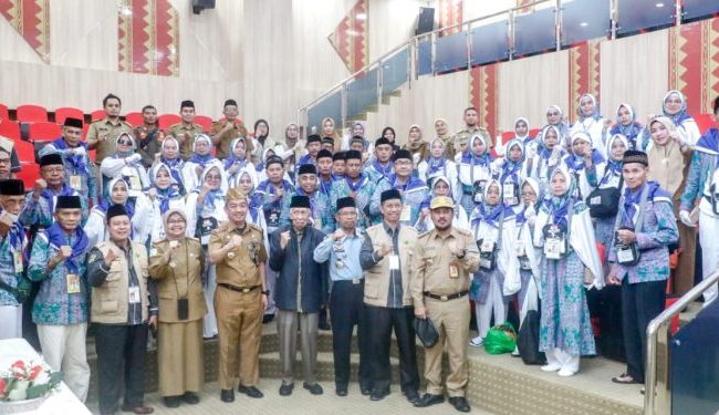 Lepas Keberangkatan 42 Jamaah Calon Haji Tambahan, Sekda Kendari: Jaga Kesehatan