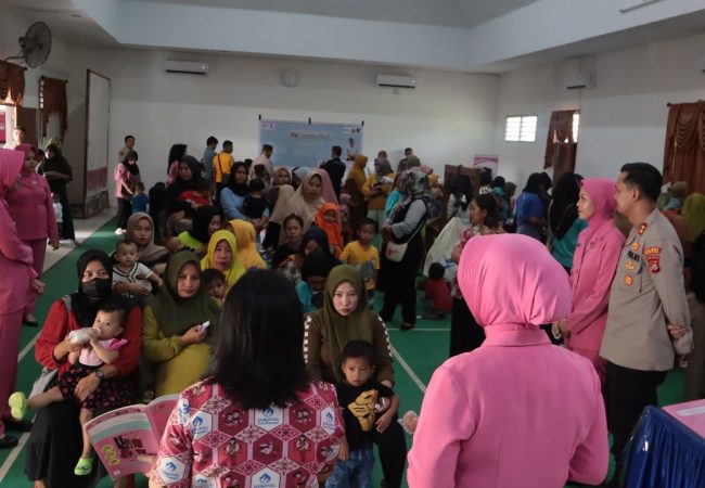 Momen Hari Bhayangkara ke-77, Polres Konsel Gelar Vaksinasi Covid-19 dan Posyandu Cegah Stunting