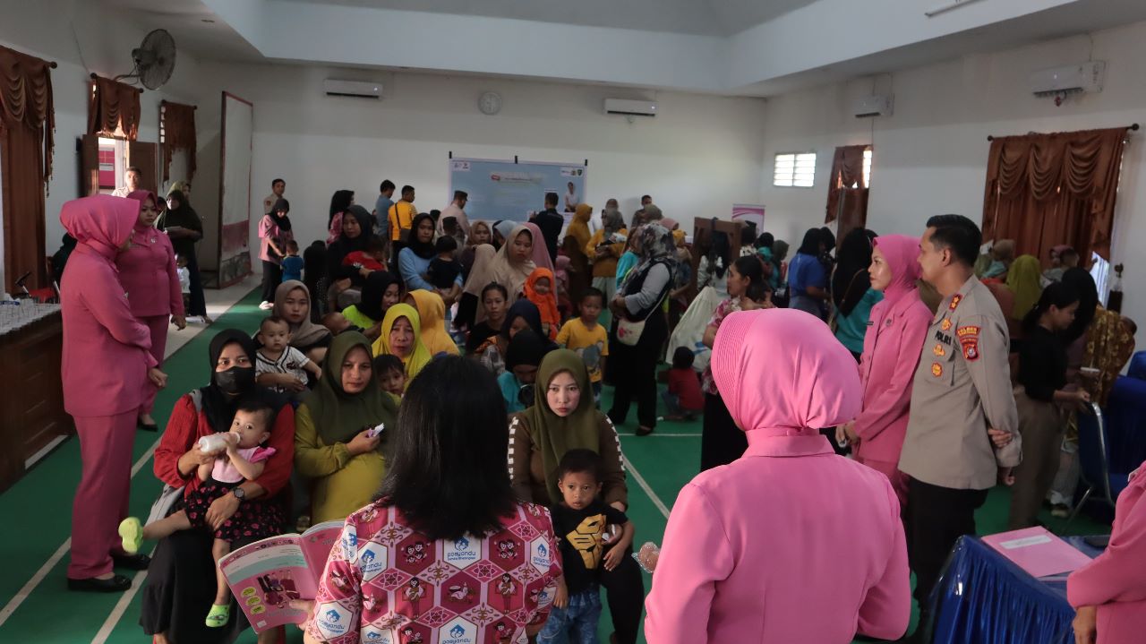 Momen Hari Bhayangkara ke-77, Polres Konsel Gelar Vaksinasi Covid-19 dan Posyandu Cegah Stunting