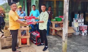 Ramlan Serahkan Bantuan Perbengkelan dan Pertukangan di Tiga Desa