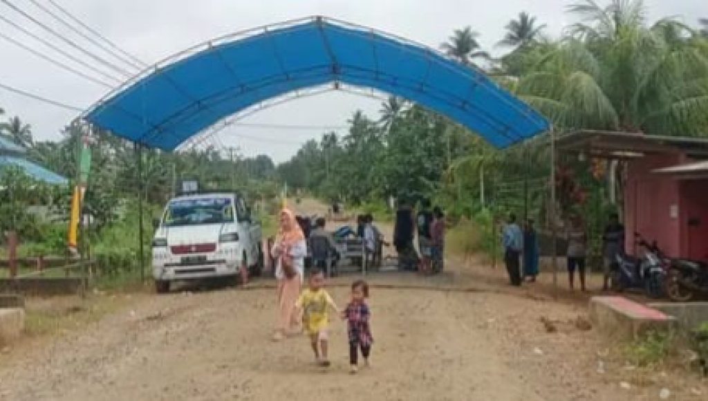 Jalan Andoolo-Tinanggea Masih Diblokir, Warga Sesalkan Pemerintah Belum Bertindak