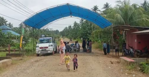 Jalan Andoolo-Tinanggea Masih Diblokir, Warga Sesalkan Pemerintah Belum Bertindak