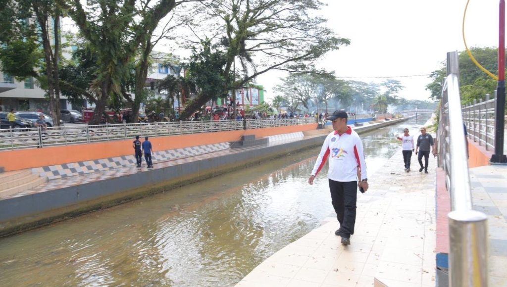 Asmawa Tosepu Sulap Kali Kadi Jadi Bersinar