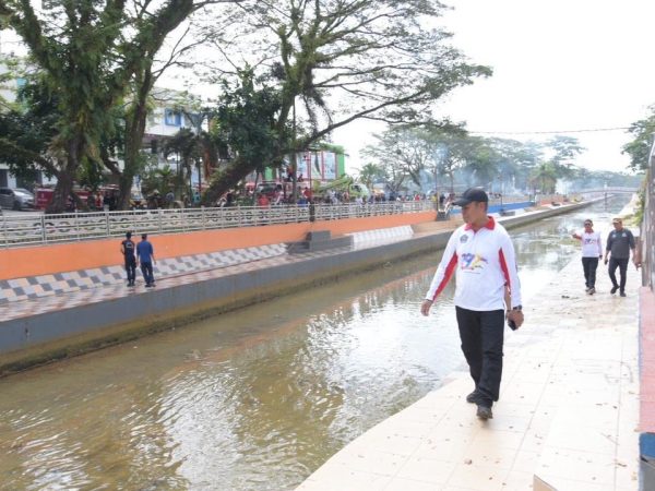 Asmawa Tosepu Sulap Kali Kadi Jadi Bersinar