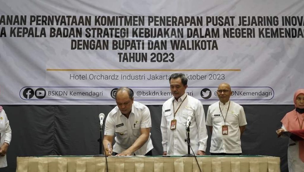 Dukung Percepatan Digitalisasi di Bumi Oheo, Ruksamin Teken Penerapan Puja Indah dengan BSKDN