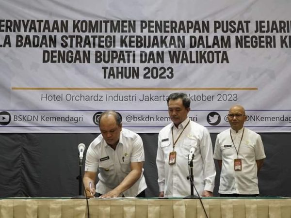 Dukung Percepatan Digitalisasi di Bumi Oheo, Ruksamin Teken Penerapan Puja Indah dengan BSKDN