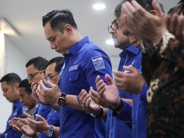 Bersama Kader dan Pengurus DPP Partai Demokrat, AHY Shalat Gaib untuk Muslim di Palestina