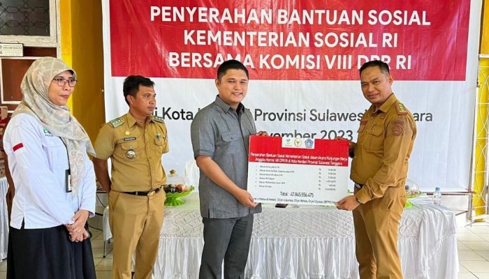 Fachry Konggoasa Salurkan 47,8 Miliar Bansos ke Pemkot Kendari