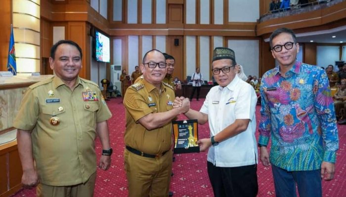 Pemda Konawe Terima Penghargaan Pengelolaan DAK