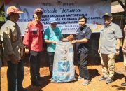 PT Antam UBPN Kolaka Serahkan Ribuan Ayam Petelur