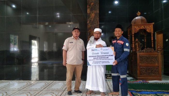 PT Antam UBPN Kolaka Renovasi Plafond Masjid Babussalam Huko-huko