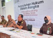 Dihadapan Puluhan Siswa SMPN 4 Kendari, Kasi Penkum Kejati Sultra Paparkan Pentingnya Anti Korupsi