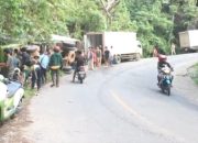 Rem Blong, Mobil Boxs Muatan Barang Campuran terbalik Di Kolut