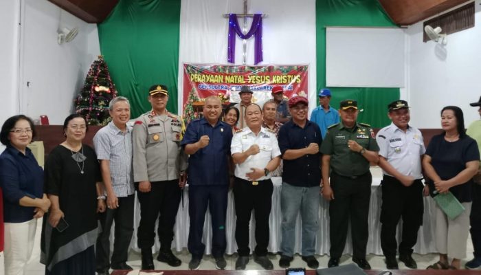 Pj Bupati, Kunjungi 5 Gereja di Konawe Pj Bupati, Kunjungi 5 Gereja di Konawe