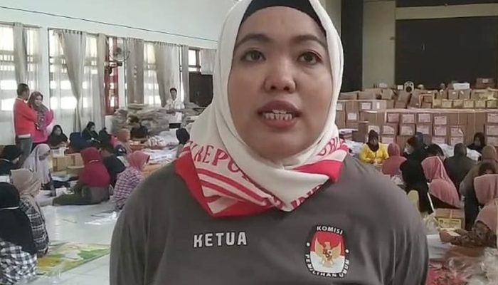 KPU Konawe Temukan Ratusan Surat Suara Rusak saat Penyortiran