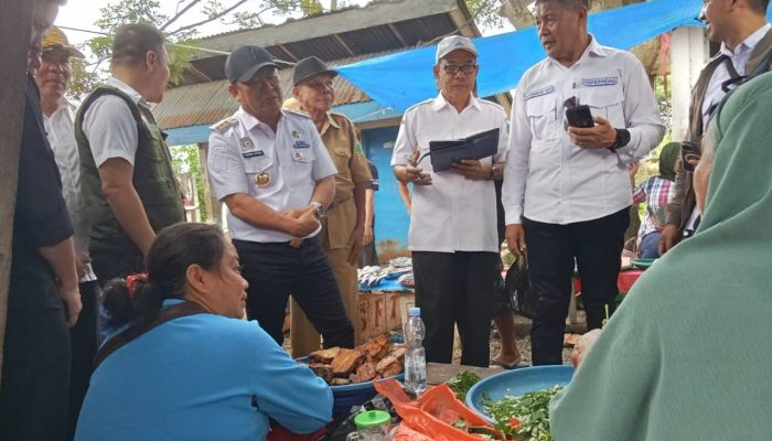 Pastikan Harga Stabil Pj Bupati Konawe Pimpin Operasi Pasar