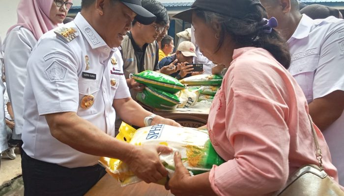 Pastikan Harga Stabil Pj Bupati Konawe Pimpin Operasi Pasar