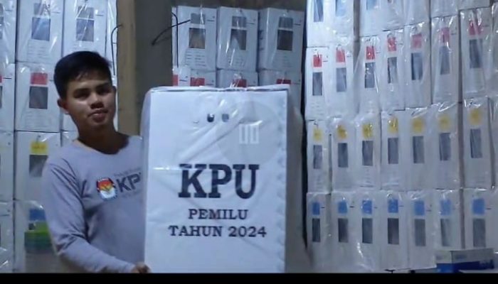KPUD Busel Salurkan Logistik Ke Wilayah Terpencil