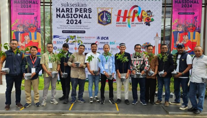 Wakil Sekjen I PWI Pusat Raja Pane Serahkan 10.000 Bibit Pohon ke Ancol