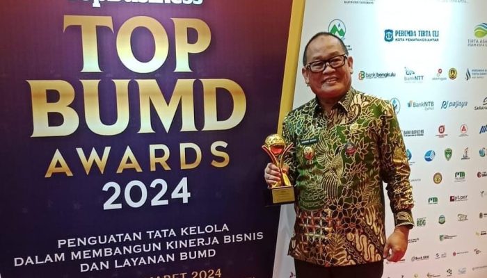 Pj Bupati dan Dirut Bahteramas Konawe dianugerahi Top Pembina BUMD 2024