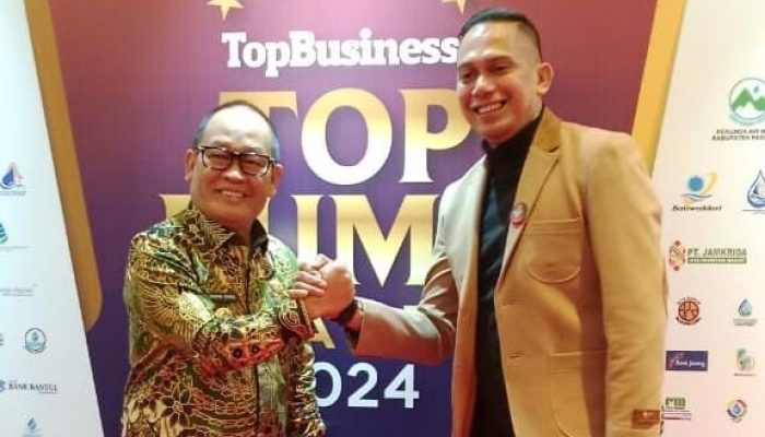 Pj Bupati dan Dirut Bahteramas Konawe dianugerahi Top Pembina BUMD 2024