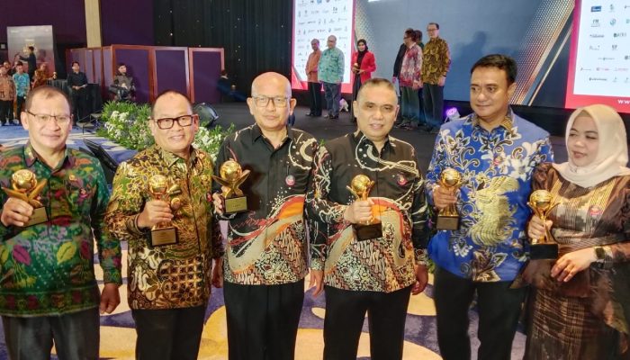 Pj Bupati dan Dirut Bahteramas Konawe dianugerahi Top Pembina BUMD 2024