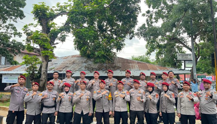 Satreskrim Polres Baubau Berbagi Ta'jil ke Masyarakat