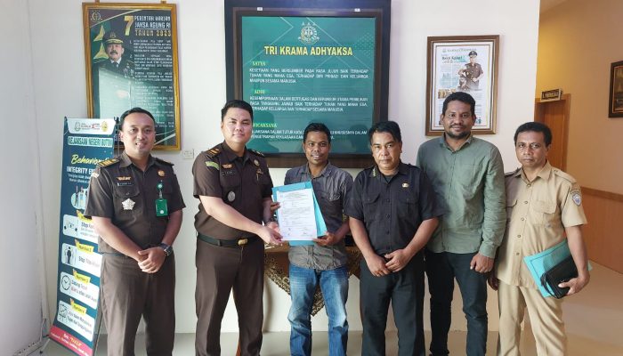 Kejari Buton Kembalikan Ratusan Juta Kerugian Negara Dari Dana Desa Hendea