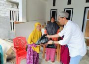 RSR Bagikan 900 Paket Ramadhan, Kepada Lansia dan Janda