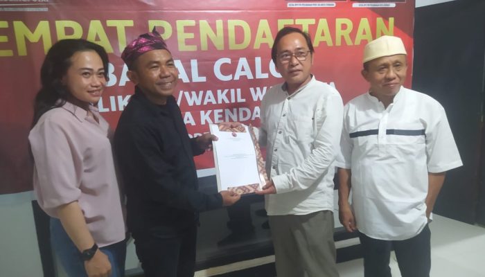 Siap Tarung di Pilwakot Kendari, Giona Nur Alam Daftar di DPC PDIP