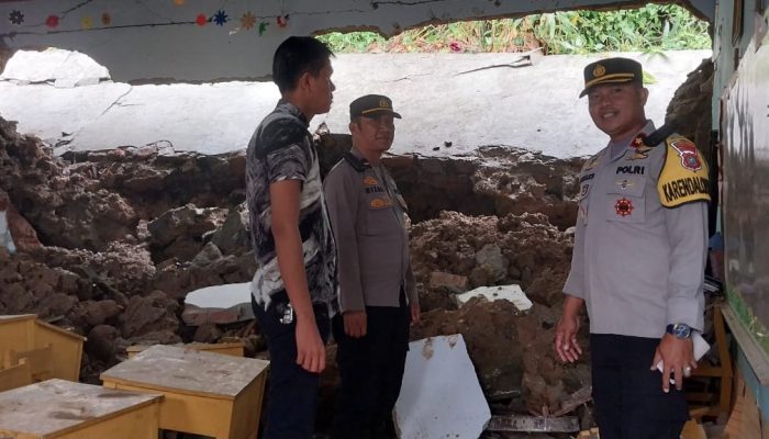 Talut Penahan Tanah Rubuh, 2 Dinding Kelas SD Negeri di Kolaka Hancur