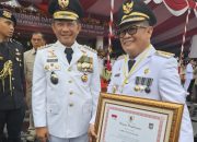 Harmin Ramba Terima Penghargaan EPPD Tahun 2023 dari Kemendagri