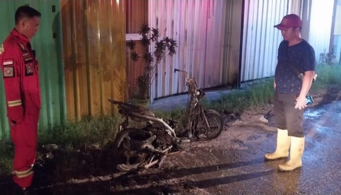 Satu Unit Motor Yamaha Mio Terbakar di Wisata Kuliner Kolaka