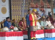Pj Bupati Konawe Serahkan SK dan Penghargaan Dimomen Upacara Hardiknas