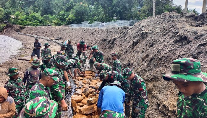 TMMD Kolaka Membangun Beronjong di Desa Iwoimopuro Kecamatan Wolo