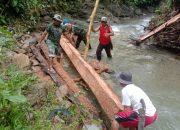 Pembangunan Jembatan Semi Permanen di TMMD Kolaka Ke-120