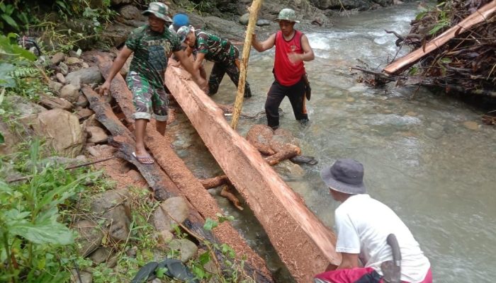 Pembangunan Jembatan Semi Permanen di TMMD Kolaka Ke-120
