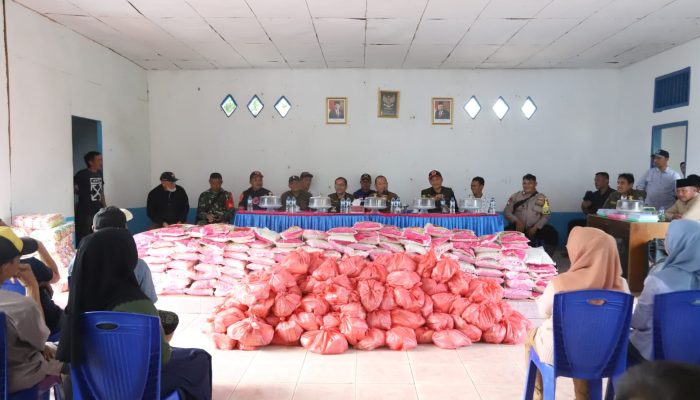 Harmin Ramba Salurkan Bantuan Sembako Saat Kunjungi Korban Banjir