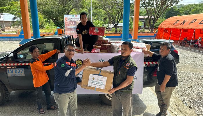 PT ANTAM dan ESDM Salurkan Bantuan Kemanusiaan Untuk Korban Banjir dan Longsor di Luwu