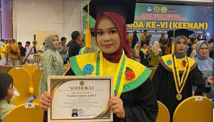 Tekuni Belajar Jadi Kunci, Yustika Usman Jadi Wisudawan Terbaik Universitas Mandala Waluya