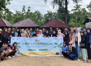 Tingkat Softskil Kewirausahaan ; Pengurus UKM Kewirausahaan UHO Sukses Menggelar Camp Entrepreneur di Pantai Toronipa