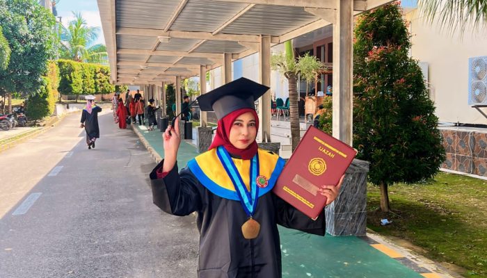 Nur Inda Sari, Mahasiswi Asal Konsel Jadi Lulusan Terbaik Universitas Muhammadiyah kendari