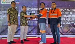 Menteri ESDM Serahkan Bantuan Pupuk ke Gapoktan Binaan PT Ceria