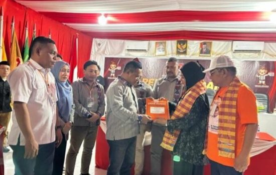 Waode Nur Hayati &ndash; Yacub Rahman, Daftar ke KPU Konkep Sebagai Cabup dan Wacabup