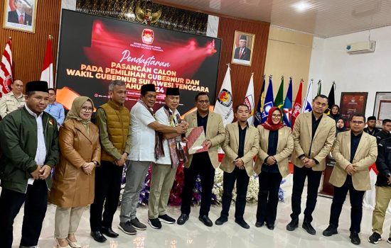 ASR-Hugua Resmi Daftar jadi Balon Gubernur Sultra di KPU