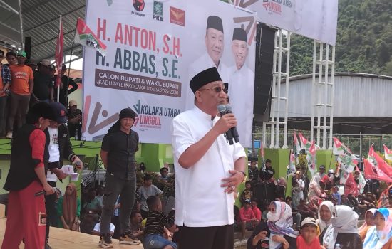 Alun-alun Lasusua Diguncang Ribuan Pendukung Bacalon Bupati Anton-Abbas