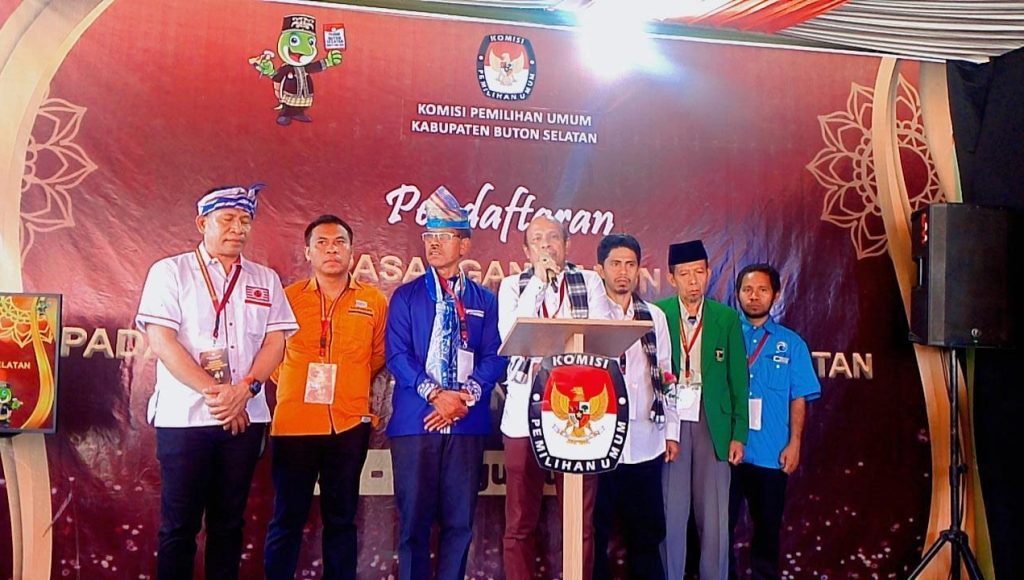 Diantar Ribuan Simpatisan Aliyudin - Rusyamin Resmi Mendaftar ke KPU Busel