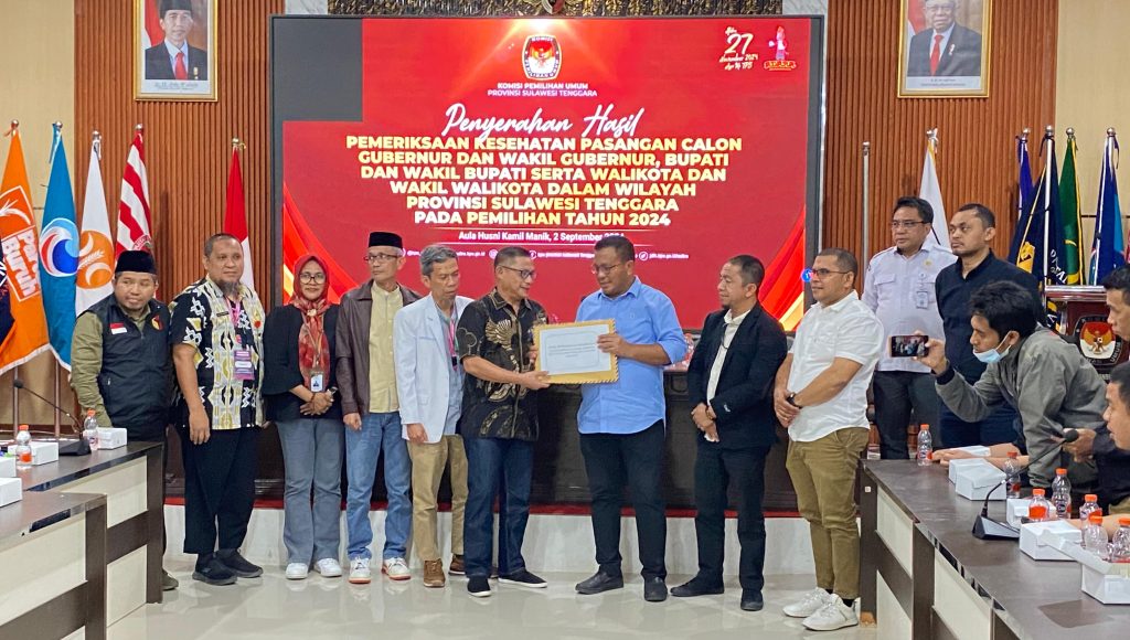 RS Bahteramas Serahkan Hasil Pemeriksaan Kesehatan Empat Paslon Cakada ke KPU Sultra