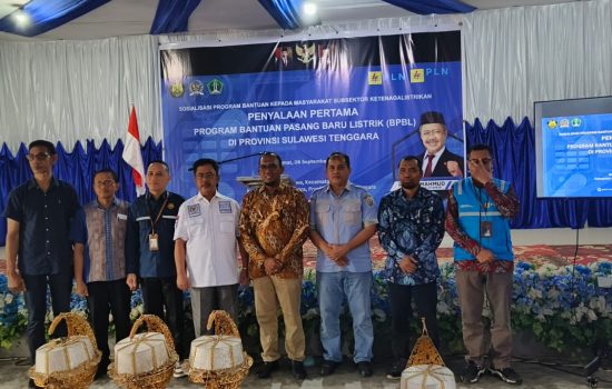 Rusda Mahmud Sasar 1.000 Titik Pemasangan Baru listrik Gratis di Kolut