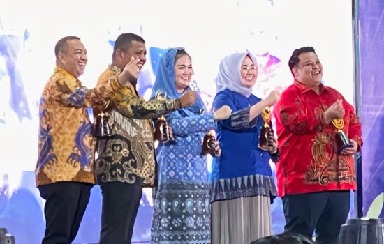 Dessy Indah Rachmat Terima Penghargaan Tokoh Politik Inspiratif